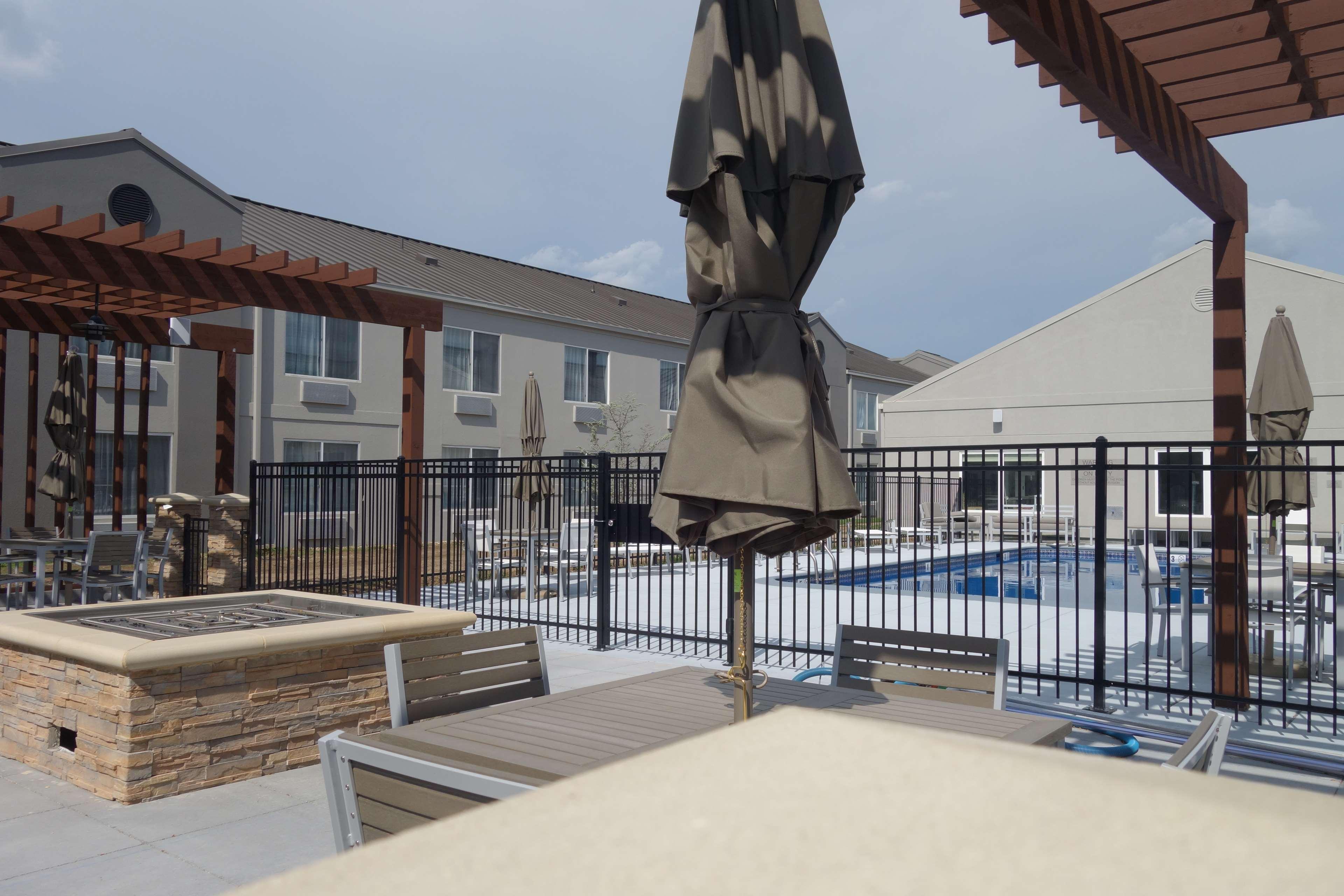 Country Inn & Suites By Radisson, Wichita East, Ks Εξωτερικό φωτογραφία