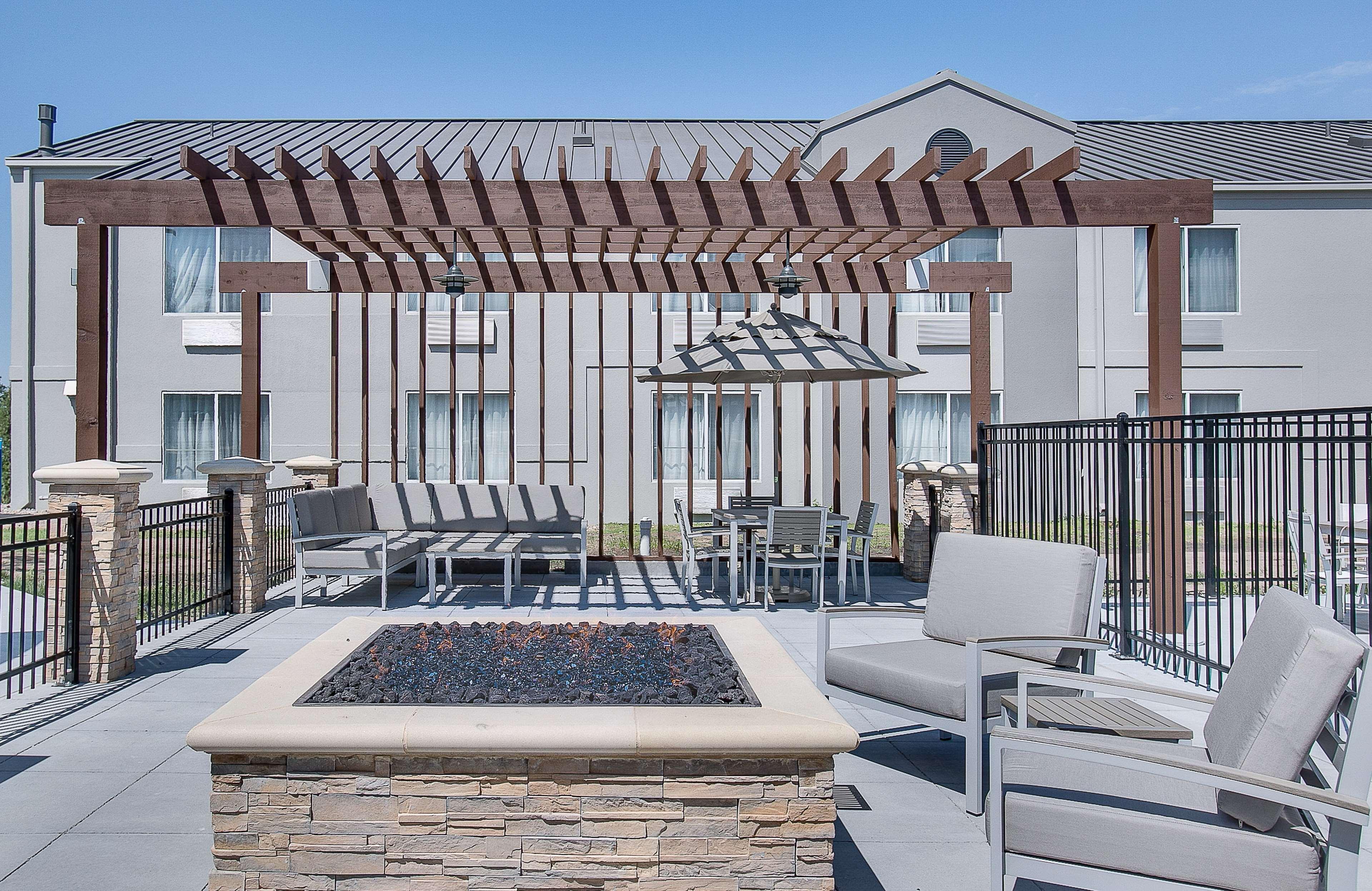 Country Inn & Suites By Radisson, Wichita East, Ks Εξωτερικό φωτογραφία