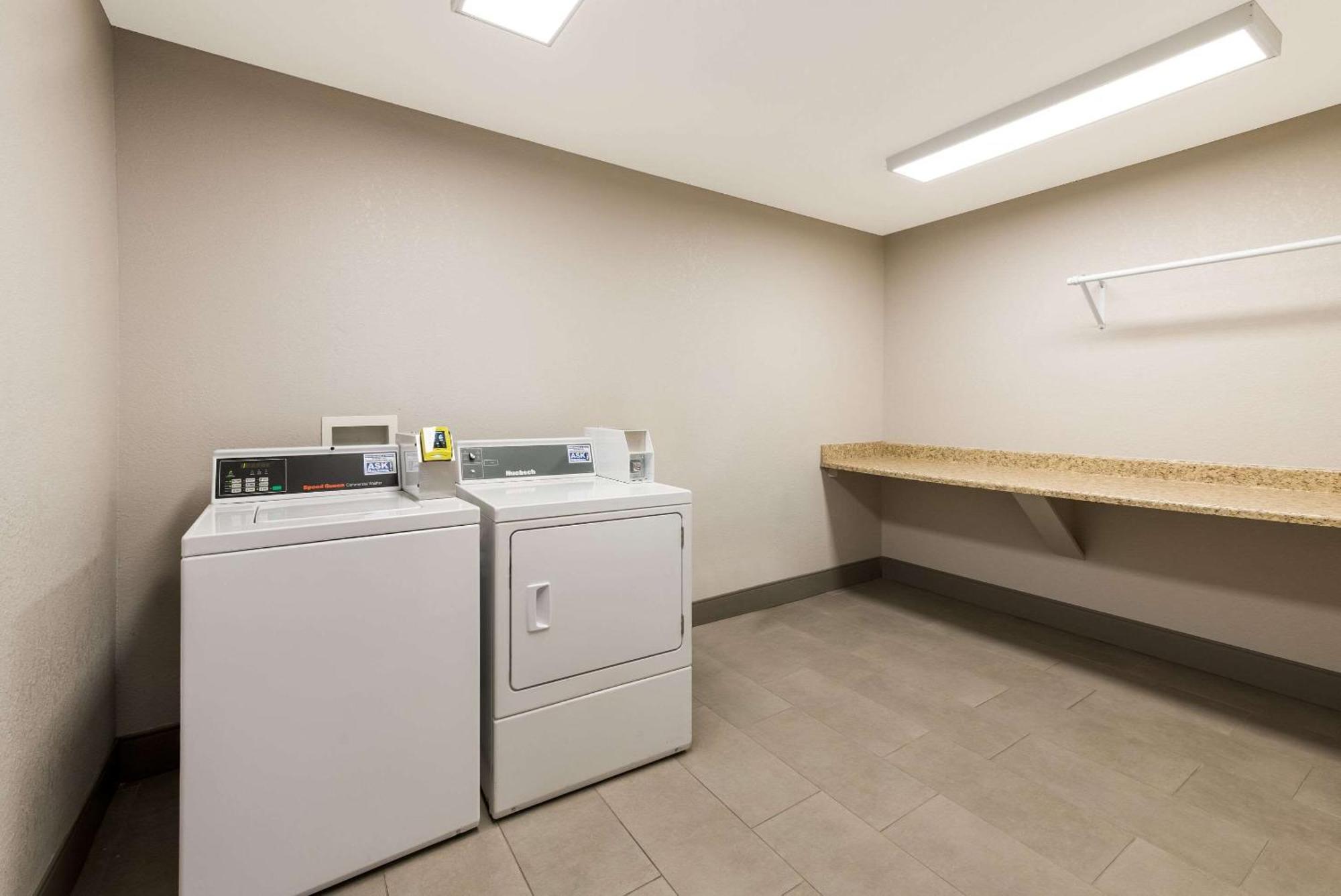 Country Inn & Suites By Radisson, Wichita East, Ks Εξωτερικό φωτογραφία