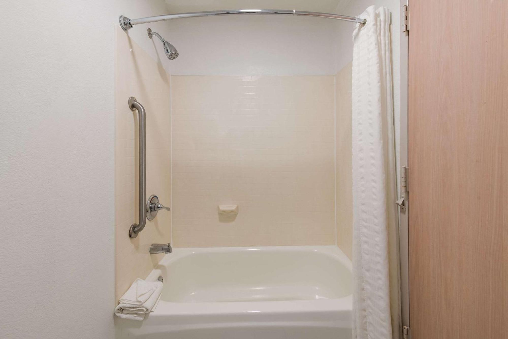 Country Inn & Suites By Radisson, Wichita East, Ks Εξωτερικό φωτογραφία