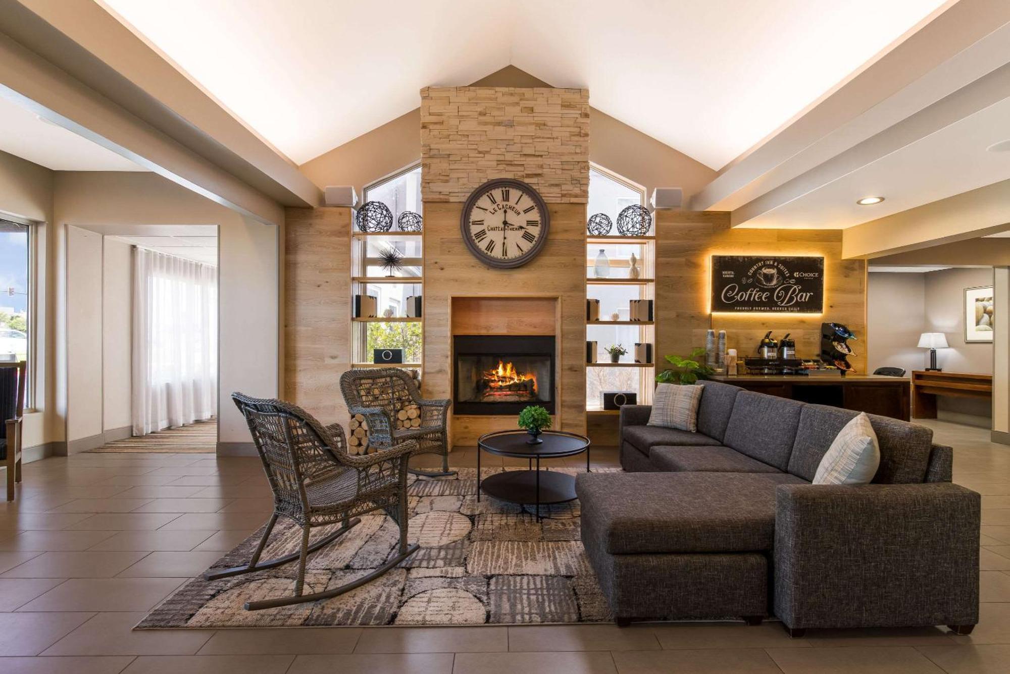 Country Inn & Suites By Radisson, Wichita East, Ks Εξωτερικό φωτογραφία