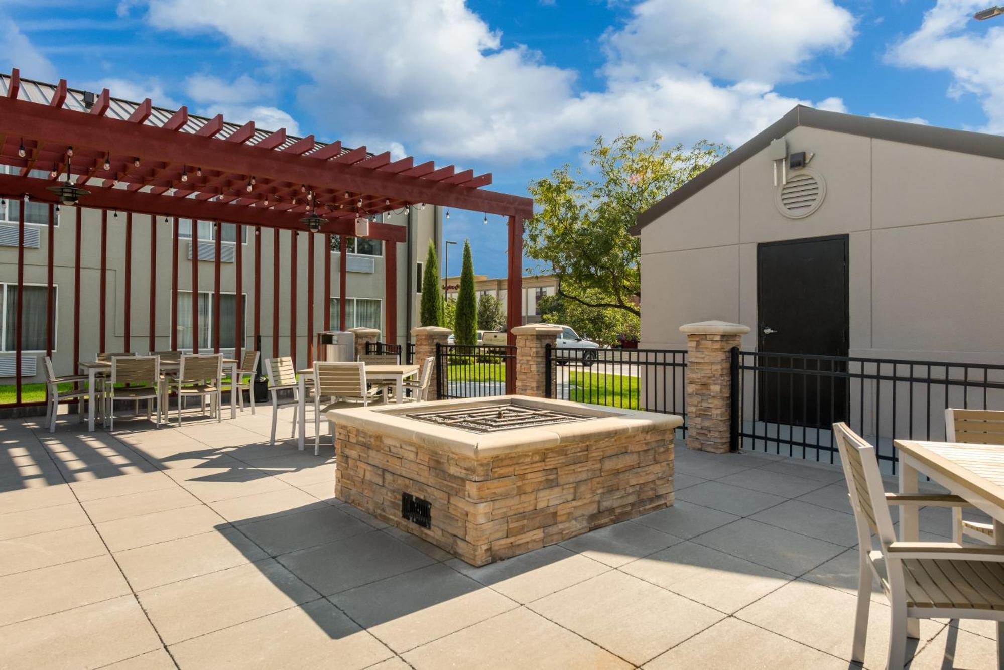 Country Inn & Suites By Radisson, Wichita East, Ks Εξωτερικό φωτογραφία