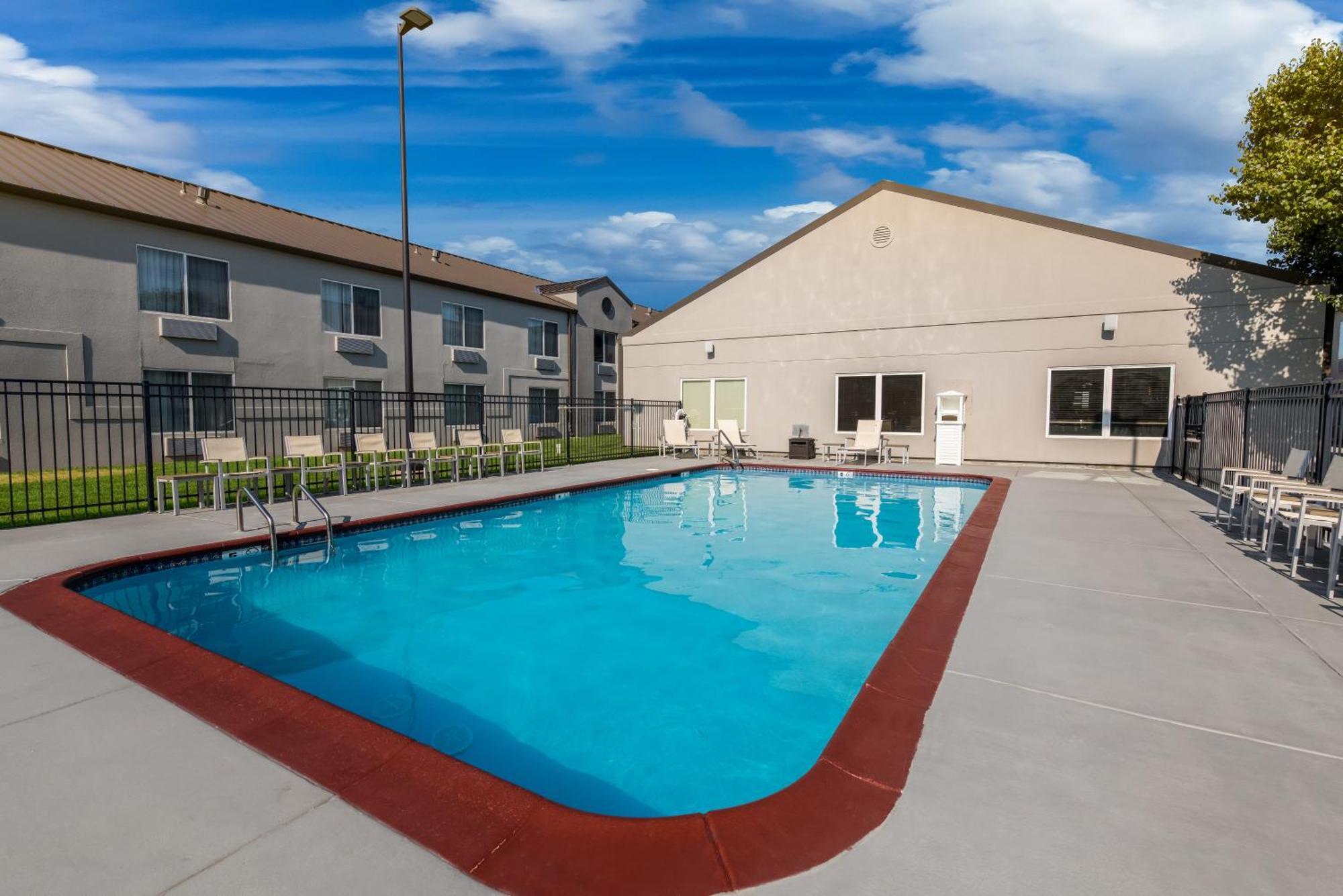 Country Inn & Suites By Radisson, Wichita East, Ks Εξωτερικό φωτογραφία