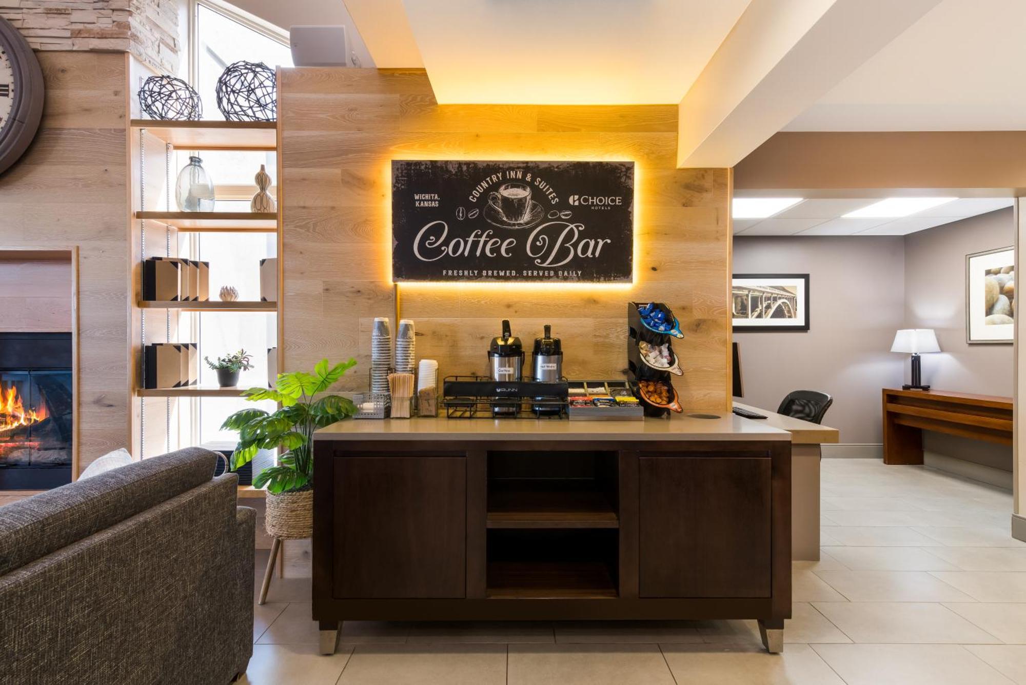 Country Inn & Suites By Radisson, Wichita East, Ks Εξωτερικό φωτογραφία